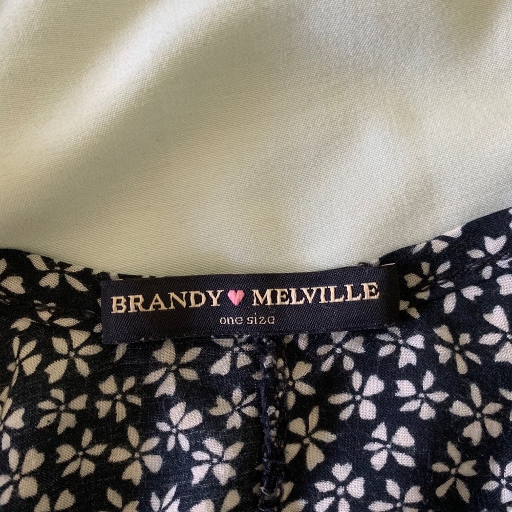 BRANDY MELVILLE- Navy Floral Tank - Picture 2 of 2